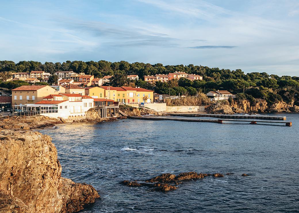 des maisons en bord de littoral