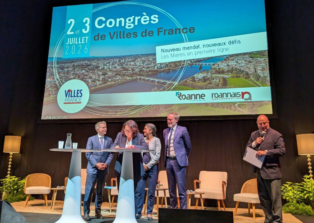 photographie signature de lancement d'Edurénov Sport avec la ministre des sport, la Banque des Territoires, l'ANS, et le CNOSF