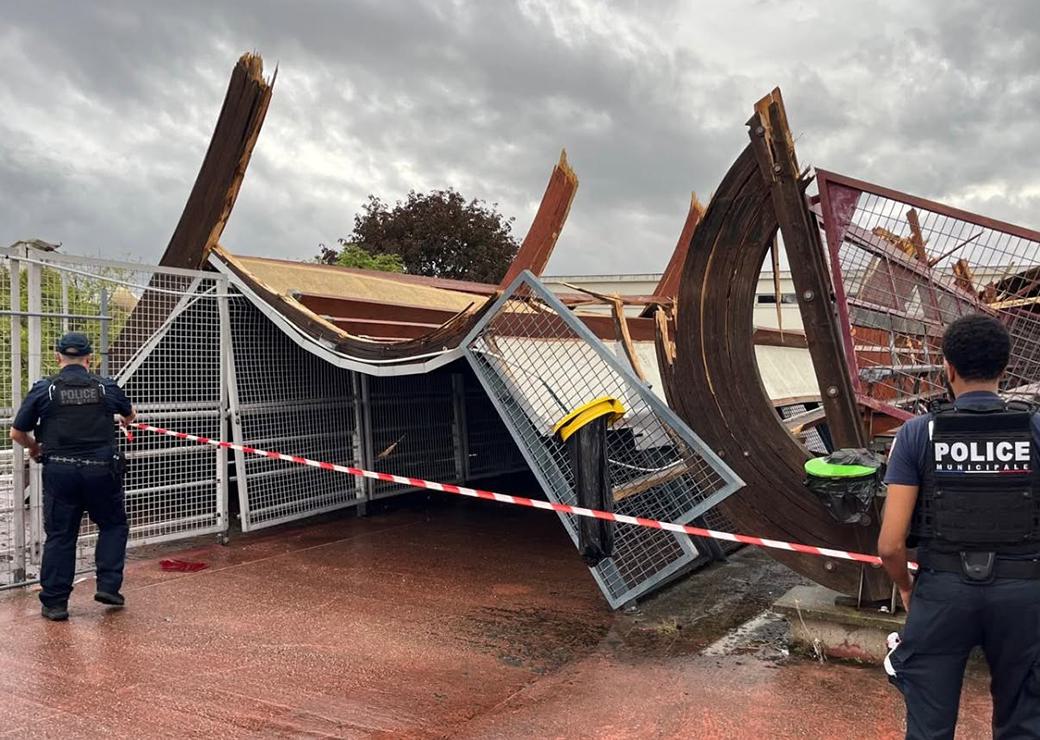Tribunes éffondrées suite au passage de l'orage à Villemomble le  27 Août