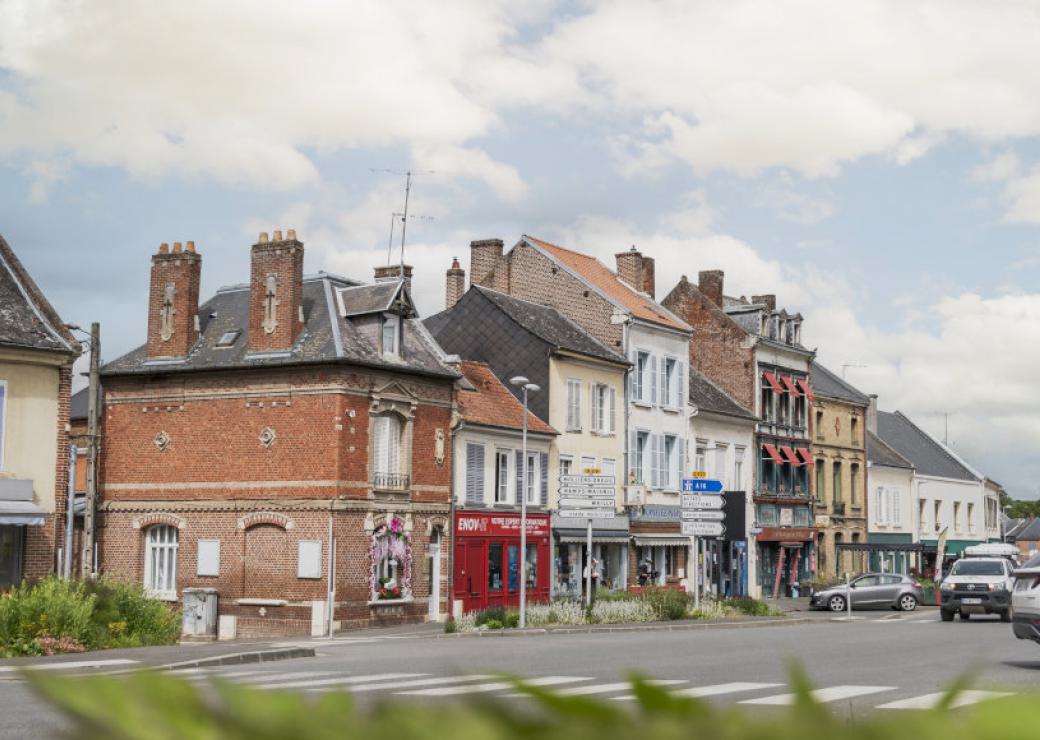 Une rue bordée de maison