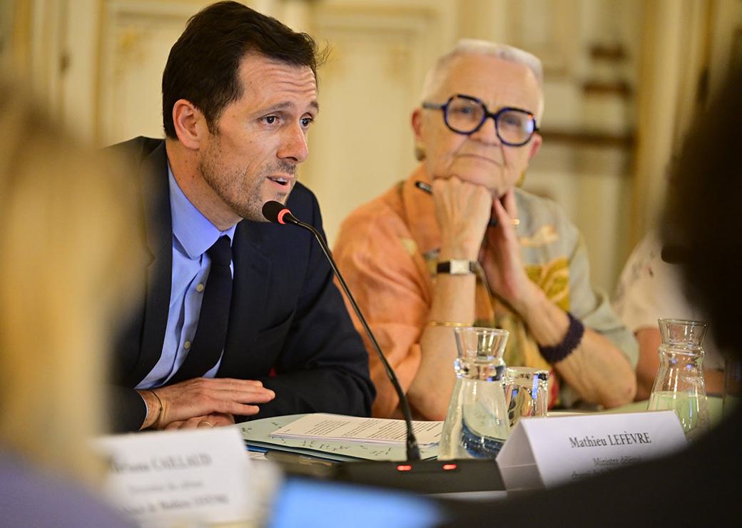 Mathieu Lefèvre et Françoise Gatel en mai dernier lors des concertations sur la consigne 