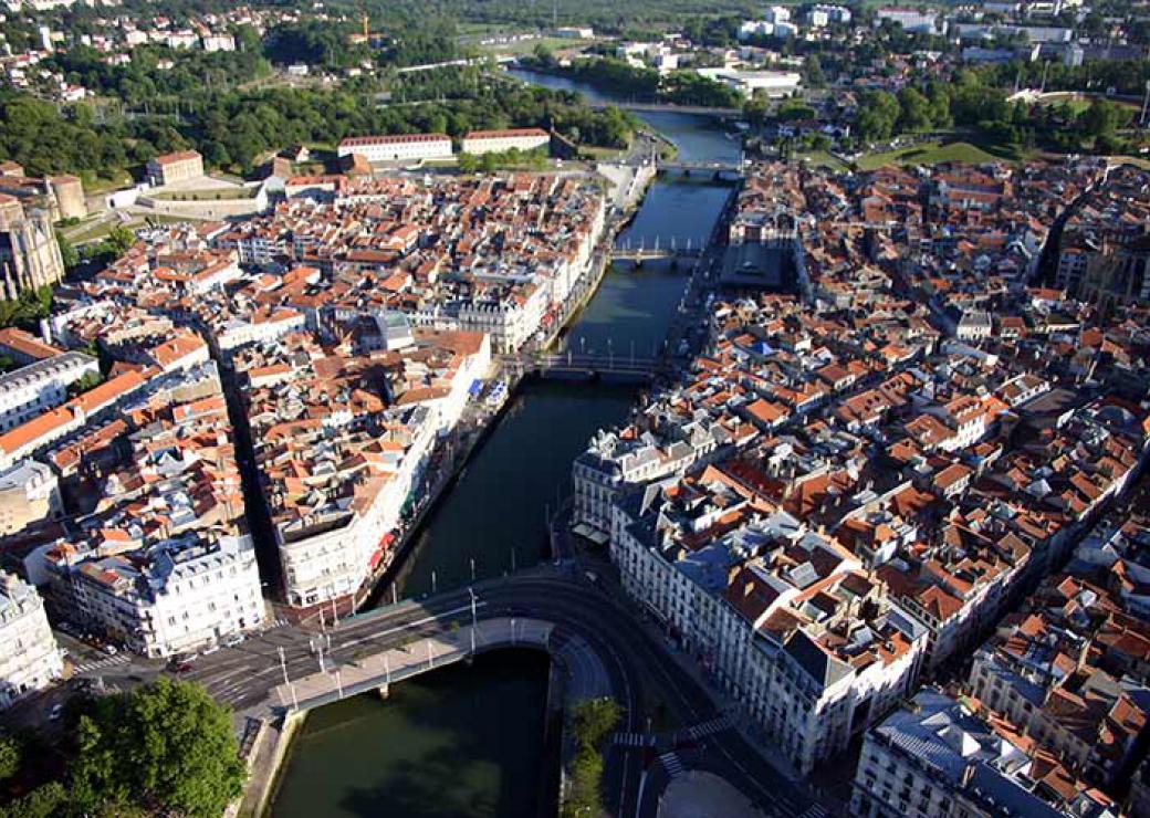 Le bâti du centre de Bayonne est exceptionnellement dense