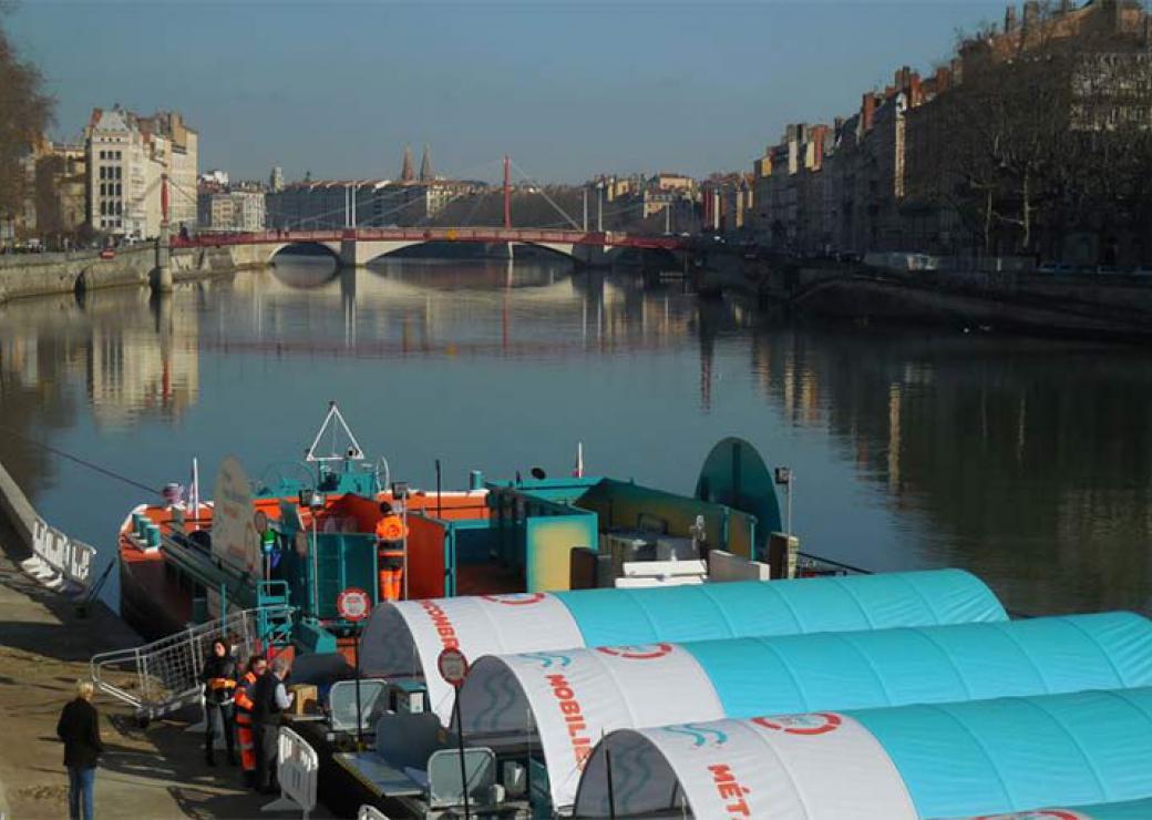La déchetterie fluviale sur la Saône