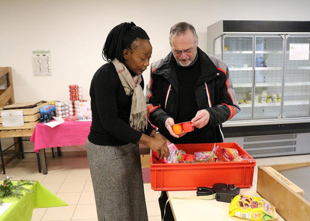 Dans l'épicerie solidaire