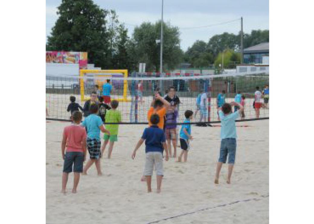 Jeux de volley dans le sable à la Flèche (72)