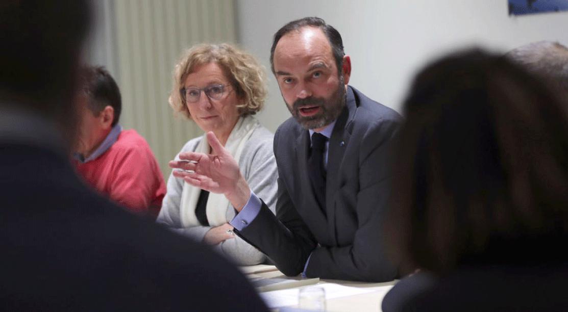 Édouard Philippe précise les contours des quatre mesures d’urgence pour améliorer le pouvoir d’achat des revenus modestes, lors d’un déplacement avec Muriel Pénicaud, vendredi 14 décembre.