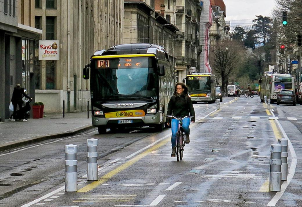 voie de bus à Grenoble