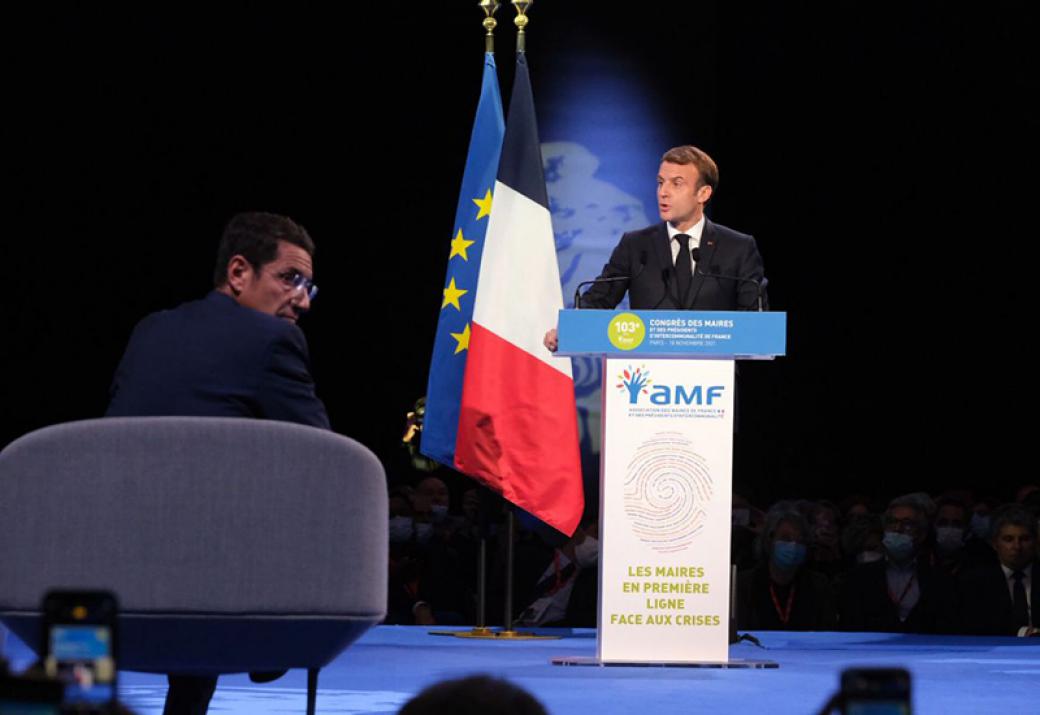 Emmanuel Macron face aux maires : encore et toujours, la décentralisation en question
