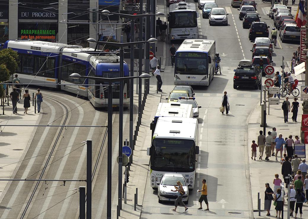 Déplacements dans les grandes villes : quels sont les facteurs déterminant l'usage des différents modes ?