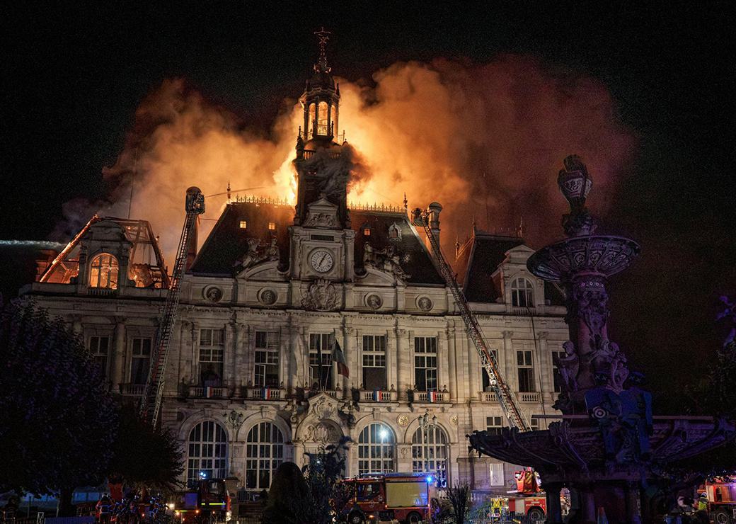 L'hôtel de ville de Limoges en feu 