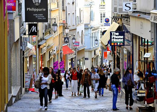 Le Sénat propose de surtaxer les grandes surfaces de périphérie