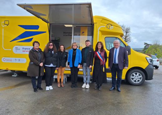 Inauguration camion itinérant la Poste