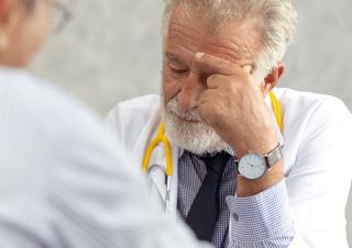 médecin âgé