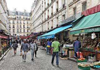 Rue marchande à La goutte d’Or, Paris 18e