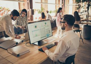 Collaborateur dans un bureau