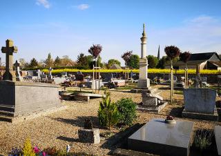 Photo d'un cimetière par beau temps