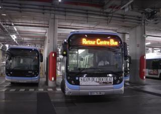 Alignement de bus dans un parking