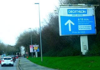 Panneaux publicitaires à l'entrée de Brest 