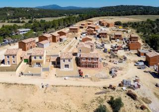 chantier de lotissement dans un village