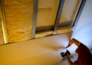 Isolation d'un plafond dans une passoire énergétique 