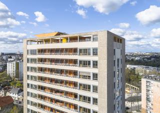 Une barre d'immeuble très haute