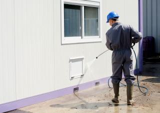 Nettoyage de surfaces extérieures  dans un site industriel 
