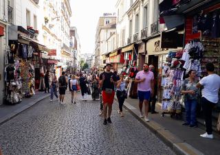 des touristes à Paris