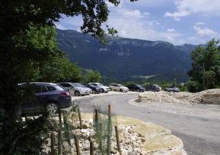 Parking sur un bord de route