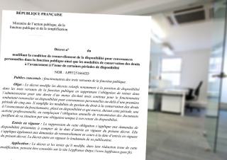 décret sur fond de bureau vide