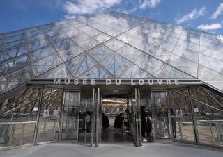 l'entrée du musée du Louvre 