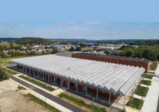 Vue aérienne d'un bâtiment industriel