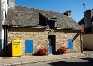 Bureau de poste en milieu rural 