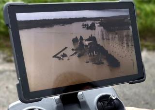 ecran de drone montrant les inondations 