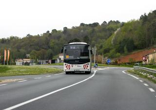 un bus en milieu rural 