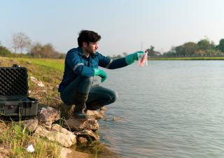 prélèvement d'eau dans une rivière 