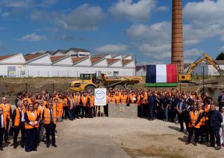 Pose de la première pierre du futur site de l'usine Géotex en Ariège, le 27 avril 2026, en présence du président de la République