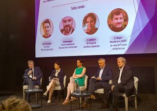 : Olivier Faron (Medef), M-H Chavigny (Carrefour), C. Lefebvre (branche de la propreté), Goulwen Droumaguet (France Compétence) et Xavier Royer (Medef), lors de la présentation de l'étude, le 16 juin