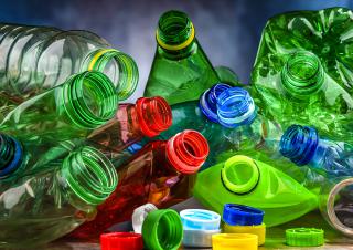 des bouteilles en plastique