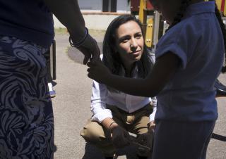 Déplacement de Sarah El Haïry en Gironde pour une journée consacrée à la place du jeu dans le développement de l’enfant et la protection des enfants victimes de violences le 12 juin 