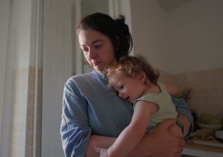 Une femme avec son enfant