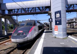 Un TGV en gare de Poitiers 