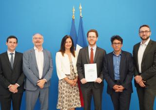 Remise du rapport de la mission sur la transparence des finances publiques à David Amiel 