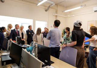 Emmanuel Macron et Stéphanie Rist et Emmanuel Grégoire au centre d'appui à l'enfance Asterya