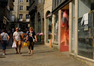 rue commerçante à Quimper 