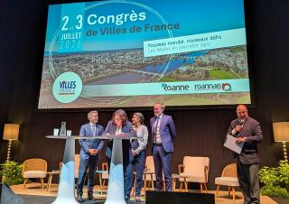 photographie signature de lancement d'Edurénov Sport avec la ministre des sport, la Banque des Territoires, l'ANS, et le CNOSF