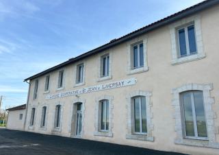 Façade d'un bâtiment ancien d'un étage