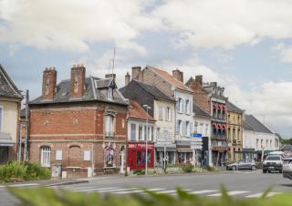 Une rue bordée de maison