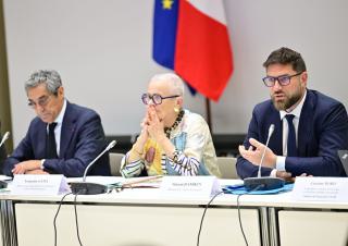 Serge Papin, Françoise Gatel et Vincent Jeanbrun lors du comité de pilotage Action Cœur de Ville  