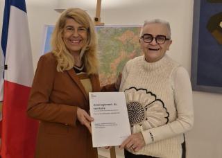 Dominique Faure et Françoise Gatel lors de la remise du rapport 
